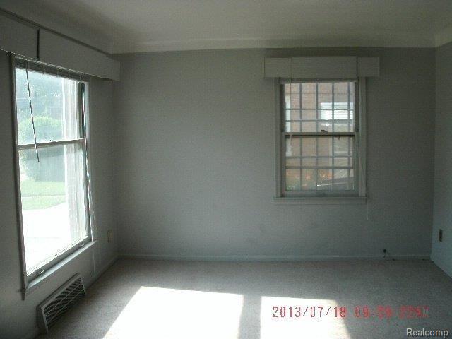 19453 Ryan Road Detroit, MI 48234 - Photo 3 of 11 LIVING ROOM.JPG
