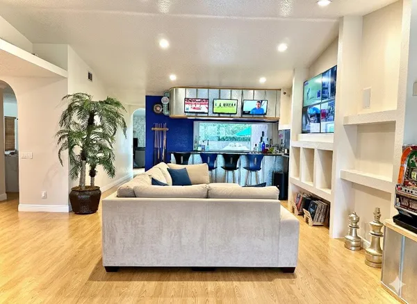$1,099,900 | 3290 Southwest 131st Terrace, Davie, FL 33330
