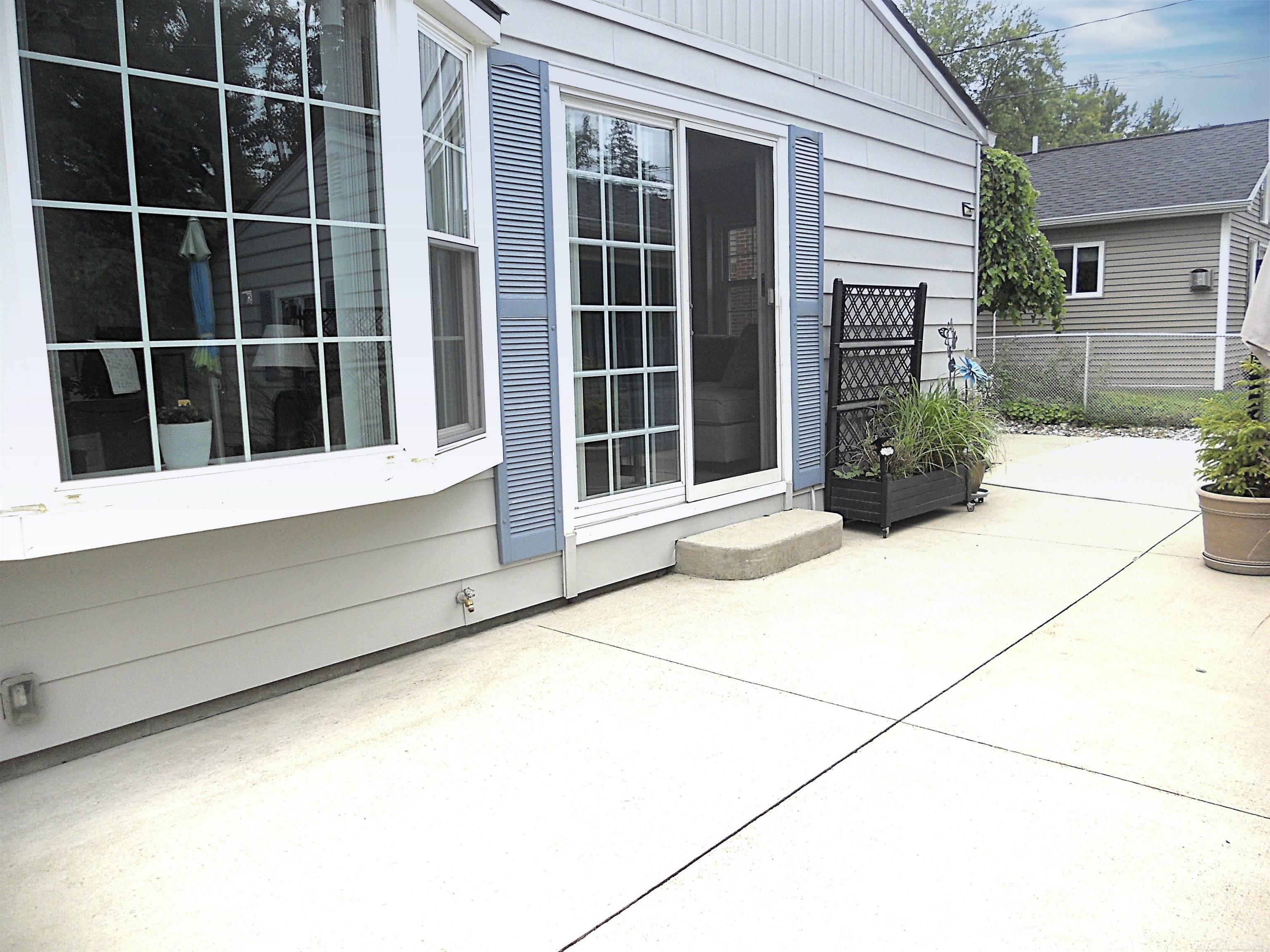 625 Rewold Drive Rochester, MI 48307 - Photo 63 of 69 50213110-8bd47fe0-d48e-44a5-9fbb-d6c45c2aae25.JPG