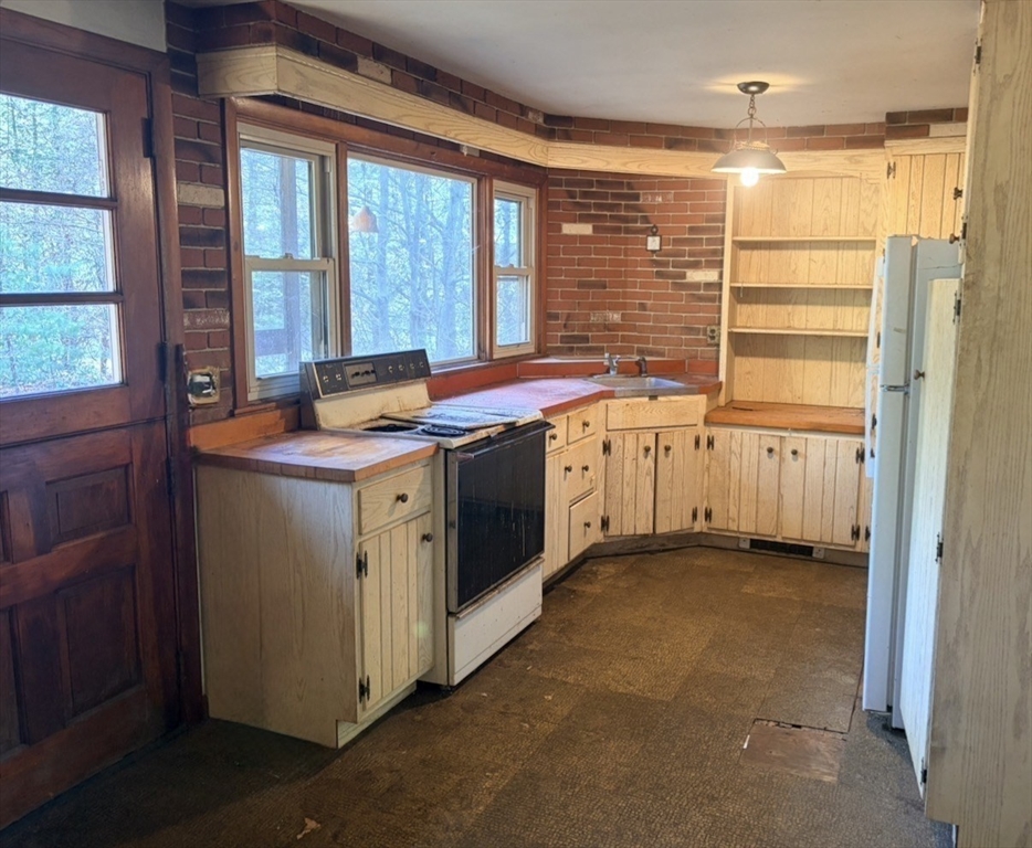 54 Hilldale Road Ashland, MA 01721 - Photo 8 of 9 Gallery Image 8
