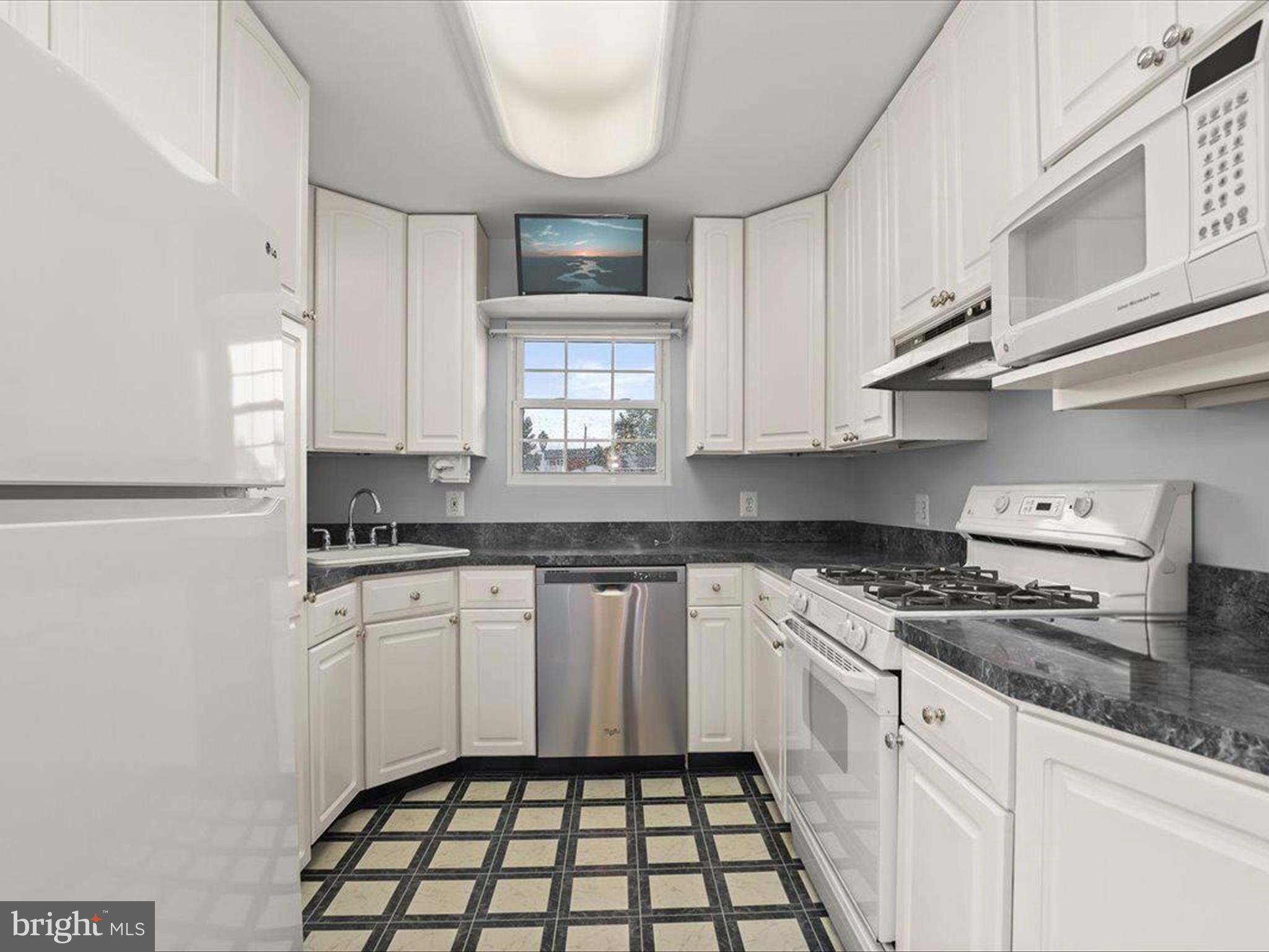 2302 Holyoke Road Rosedale, MD 21237 - Photo 18 of 52 Eat In Kitchen