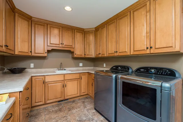 $630,000 | 50167 230th Street, Minnesota Lake, MN 56068