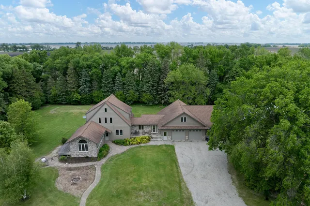 $630,000 | 50167 230th Street, Minnesota Lake, MN 56068