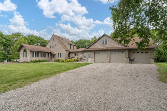 $630,000 | 50167 230th Street, Minnesota Lake, MN 56068