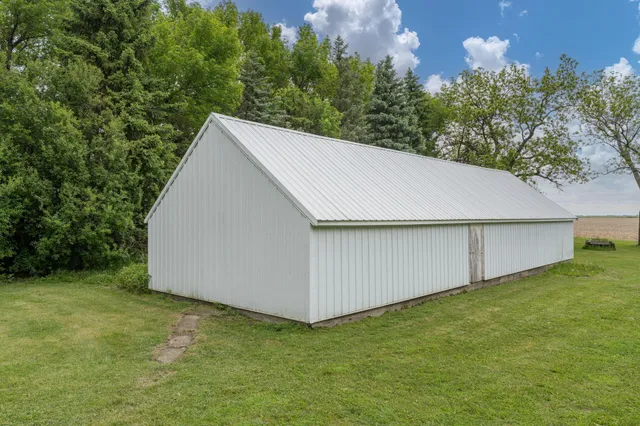 $630,000 | 50167 230th Street, Minnesota Lake, MN 56068