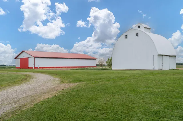 $630,000 | 50167 230th Street, Minnesota Lake, MN 56068