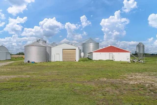 $630,000 | 50167 230th Street, Minnesota Lake, MN 56068