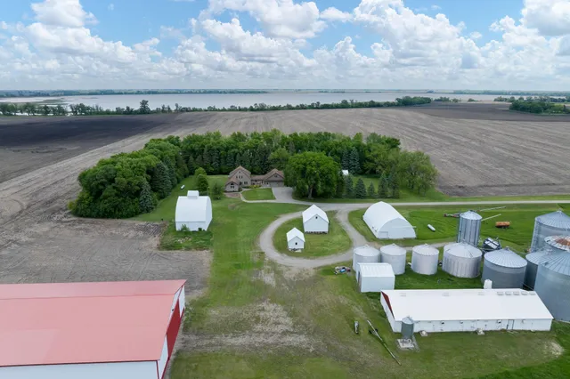 $630,000 | 50167 230th Street, Minnesota Lake, MN 56068