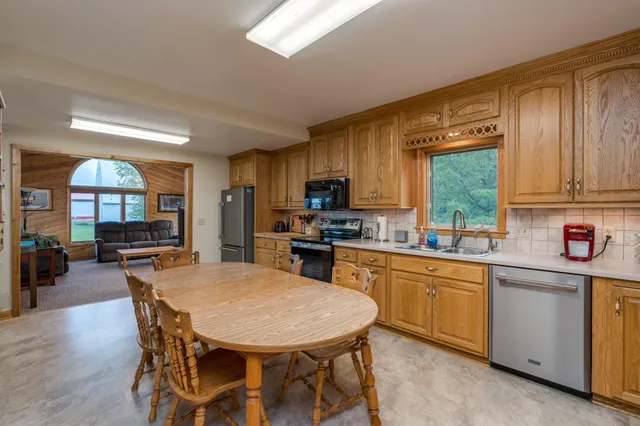 $630,000 | 50167 230th Street, Minnesota Lake, MN 56068