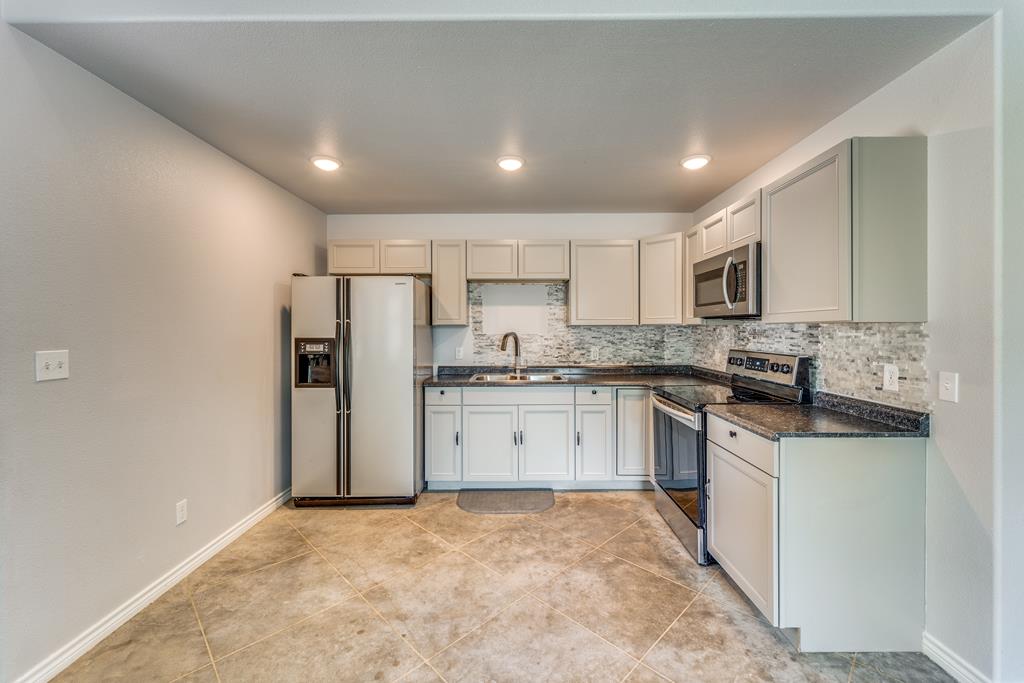 955 Axis Circle Fredericksburg, TX 78624 - Photo 27 of 41 Kitchen in front aparment