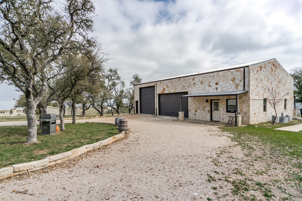 955 Axis Circle Fredericksburg, TX 78624 - Photo 3 of 41