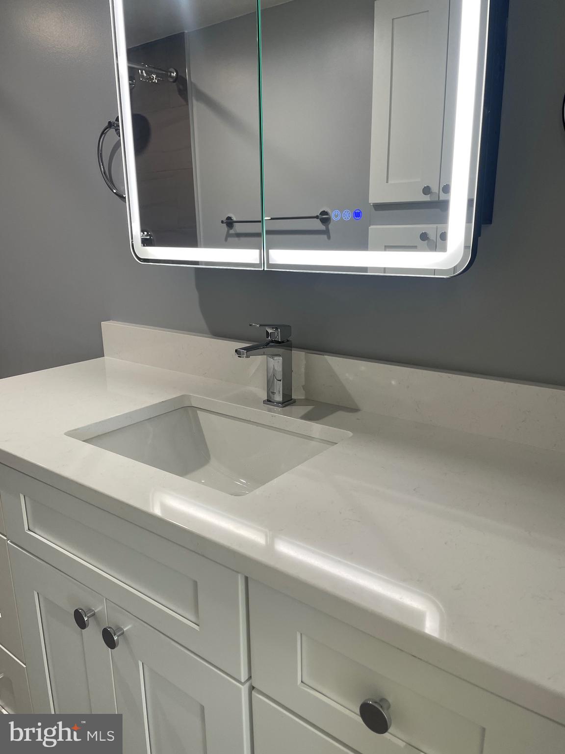 5225 Pooks Hill Road, Unit 828S Bethesda, MD 20814 - Photo 21 of 63 a bathroom with a sink and a mirror