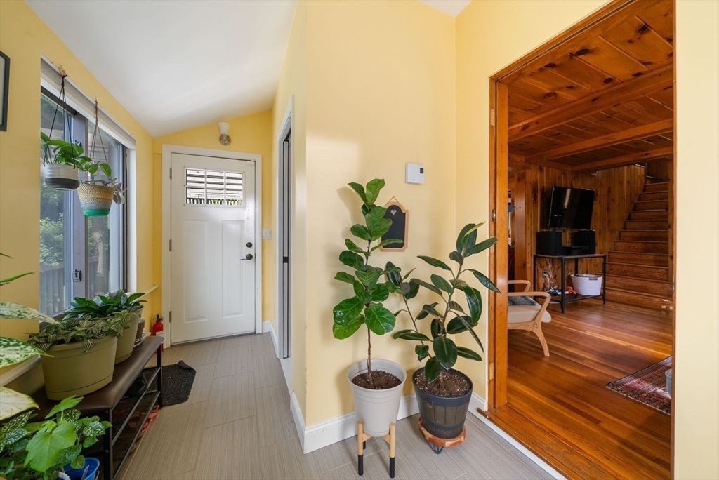 31 Braeburn Road Boston, MA 02136 - Photo 9 of 38
