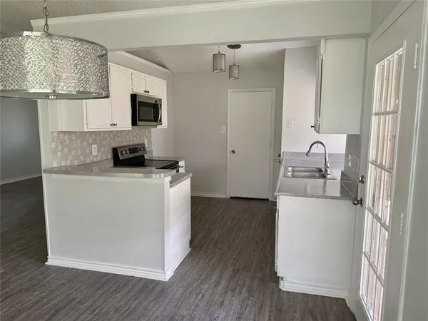 $2,400 | 1213 Garden Terrace Drive, Irving, TX 75060