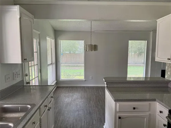 $2,400 | 1213 Garden Terrace Drive, Irving, TX 75060