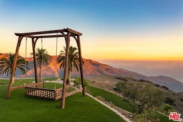 $52,000,000 | 10502 Yellow Hill Road, Malibu, CA 90265