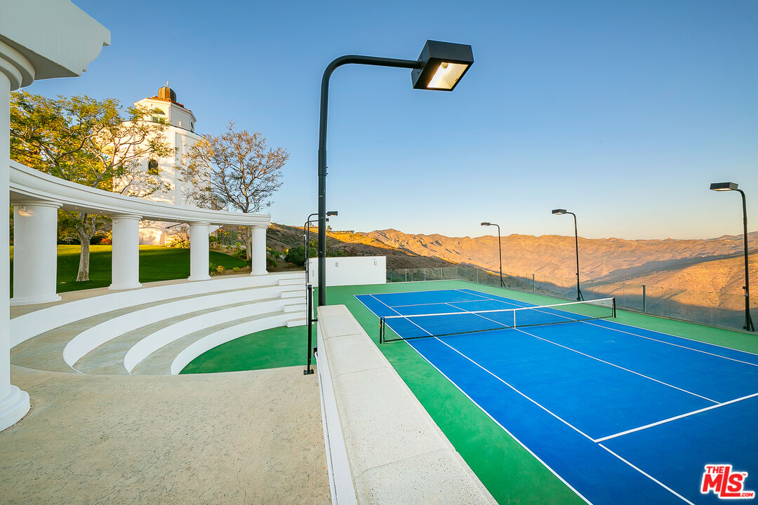 10502 Yellow Hill Road Malibu, CA 90265 - Photo 9 of 22 a view of a basket ball ground