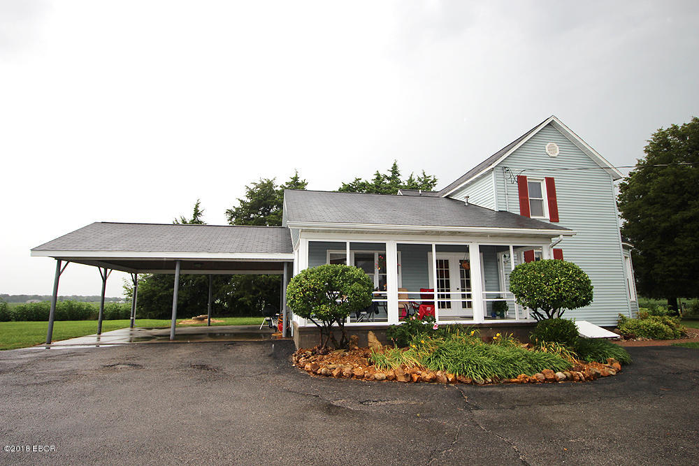 8439 Huey Road Hoffman, IL 62250 - Photo 4 of 33