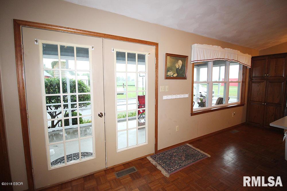 8439 Huey Road Hoffman, IL 62250 - Photo 8 of 33
