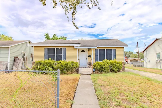a front view of house with yard