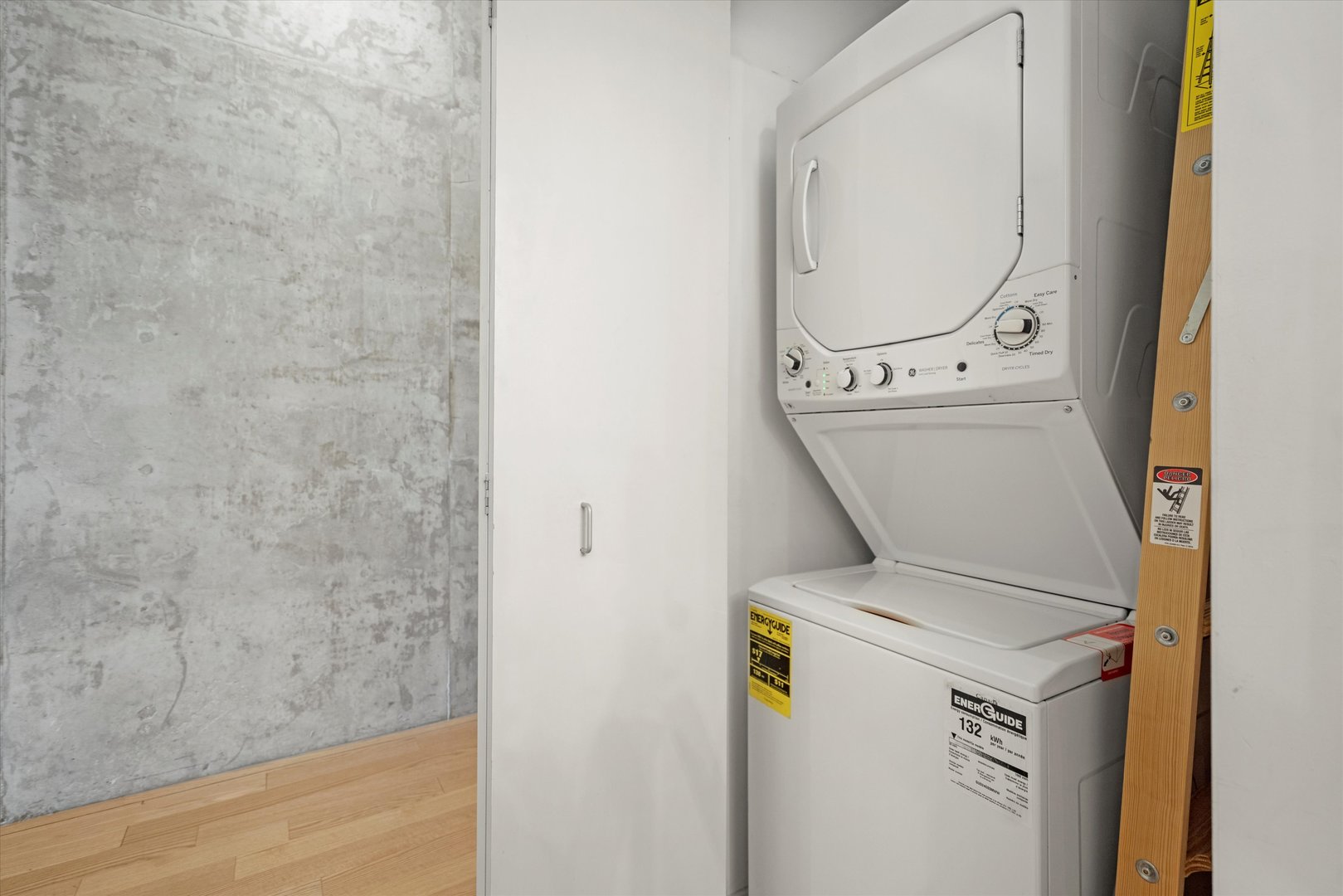 235 West Van Buren Street, Unit 3509 Chicago, IL 60607 - Photo 13 of 19 a utility room with dryer and washer