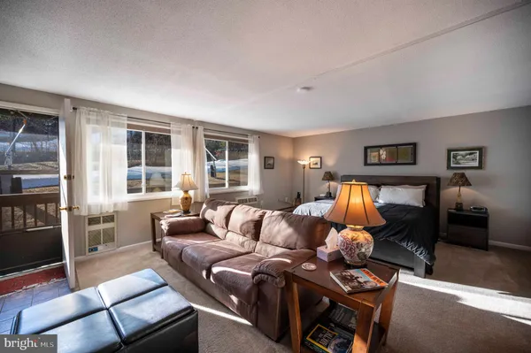 $199,500 | 1814 Fairway Drive, Unit 327, Basye, VA 22842