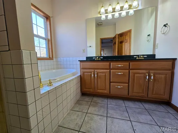$599,000 | 15306 Bucyrus Drive, Bucyrus, MO 65444