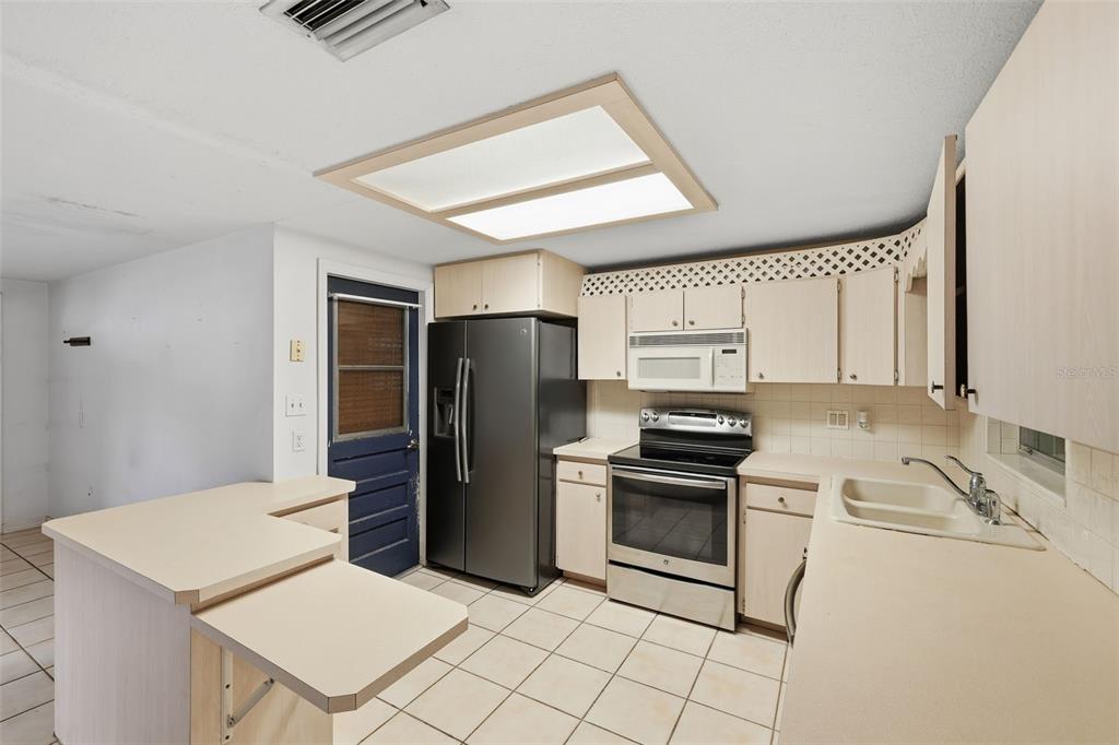 10629 Cymbid Drive Port Richey, FL 34668 - Photo 5 of 32