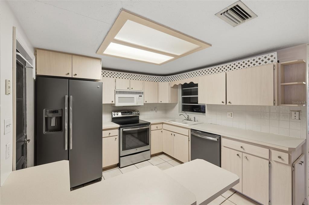 10629 Cymbid Drive Port Richey, FL 34668 - Photo 6 of 32