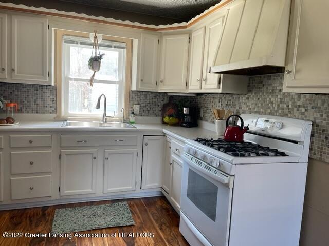5013 Hughes Road Lansing, MI 48910 - Photo 10 of 31 IMG_4810