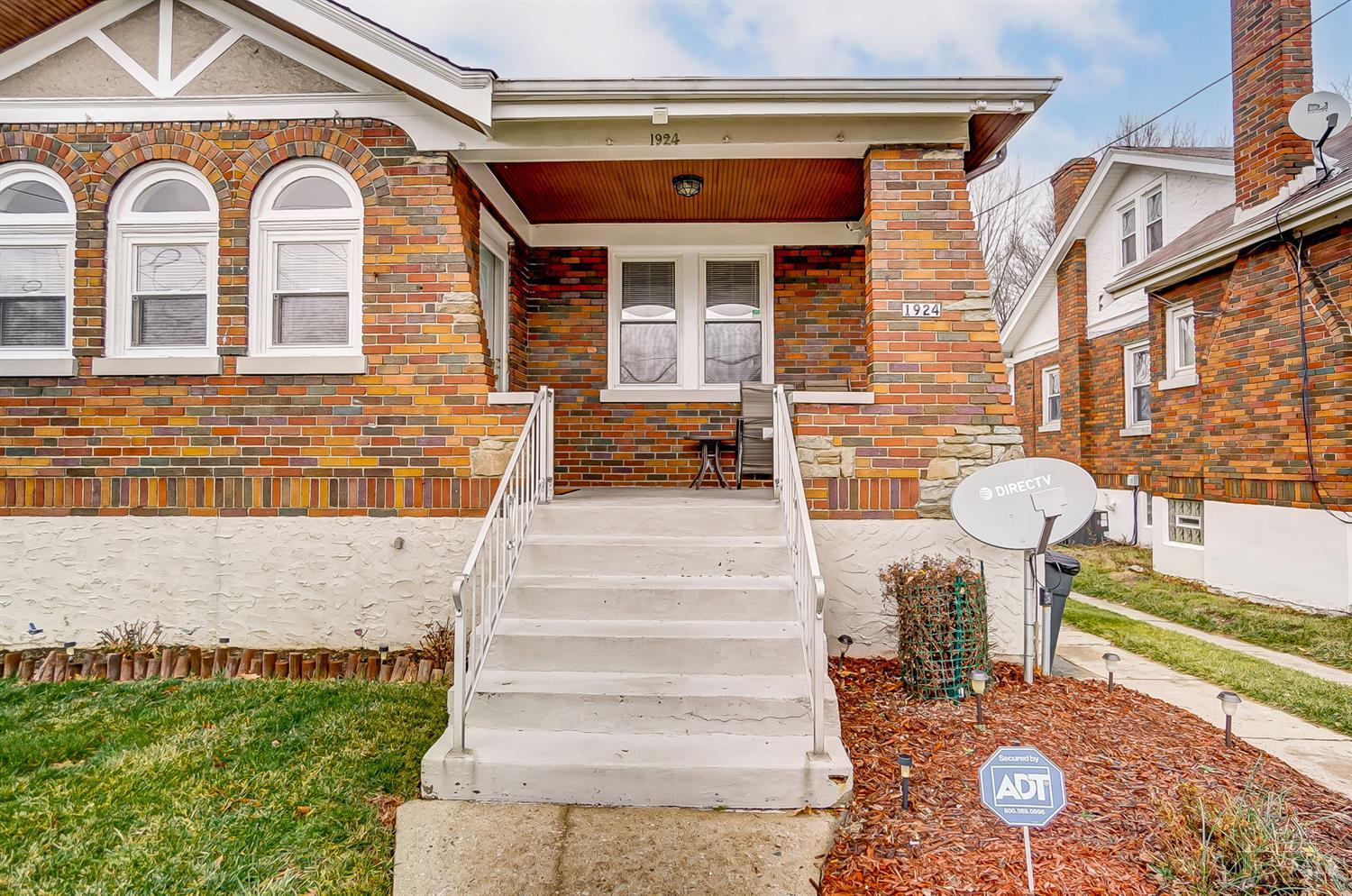 1924 Dale Road Cincinnati, OH 45237 - Photo 3 of 32