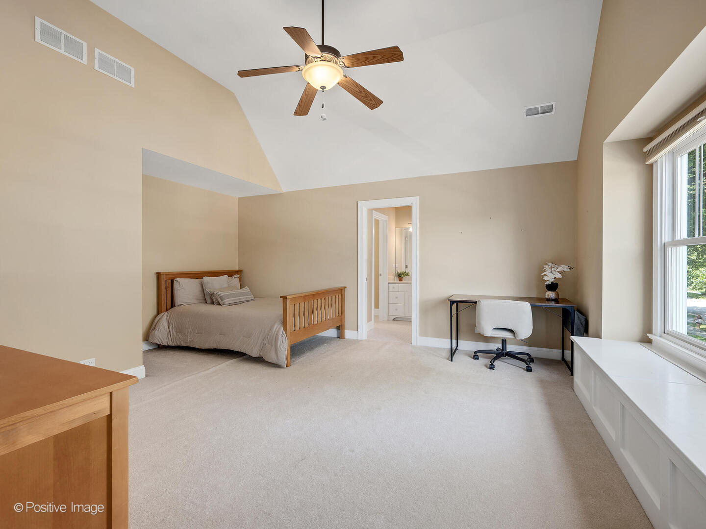 610 Washington Street Elmhurst, IL 60126 - Photo 38 of 48 a living room with furniture and a ceiling fan