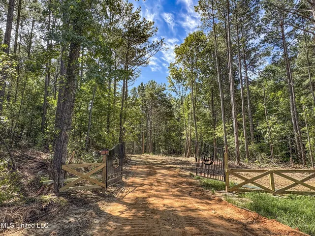 $2,734,000 | 348 Beaverdam Road, Camden, MS 39045