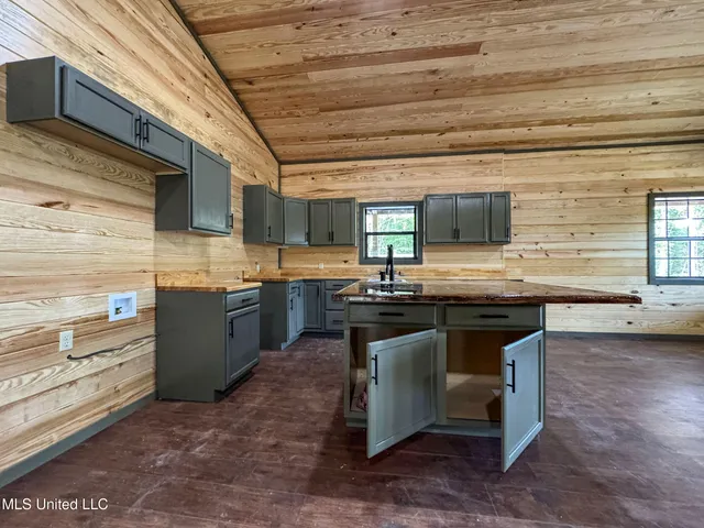 $2,439,500 | 348 Beaverdam Road, Camden, MS 39045