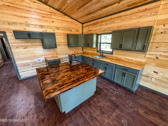 $2,734,000 | 348 Beaverdam Road, Camden, MS 39045