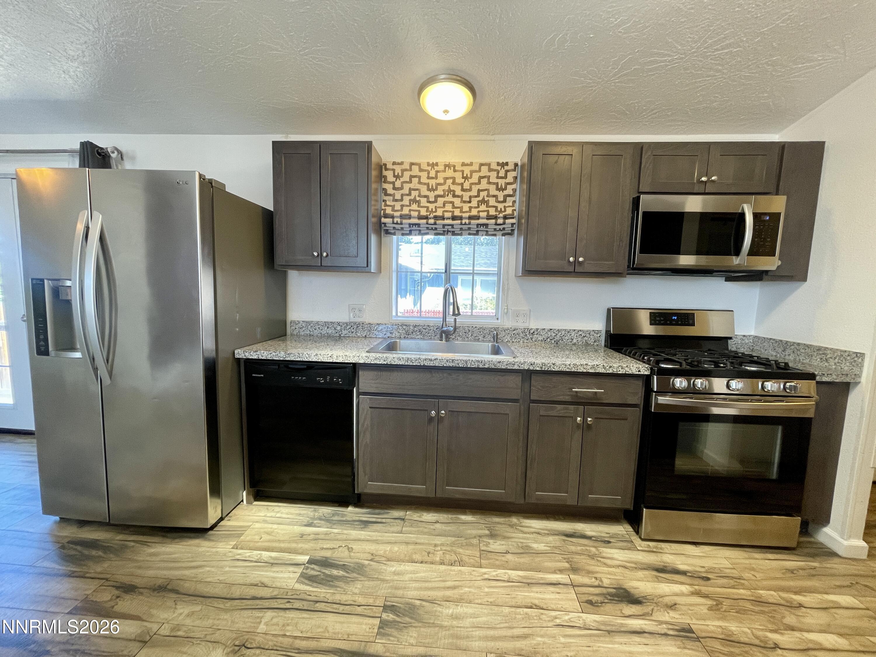 483 West Patrician Drive Reno, NV 89506 - Photo 16 of 43 Kitchen