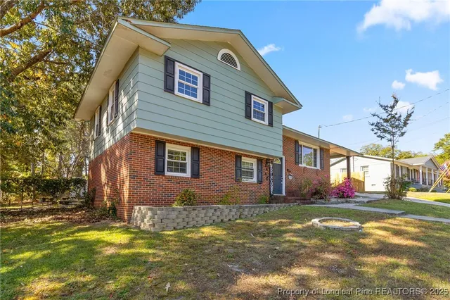 a front view of house with yard
