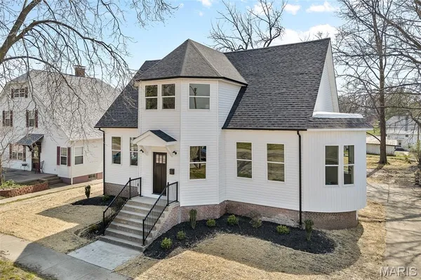$350,000 | 512 Broadway, Highland, IL 62249