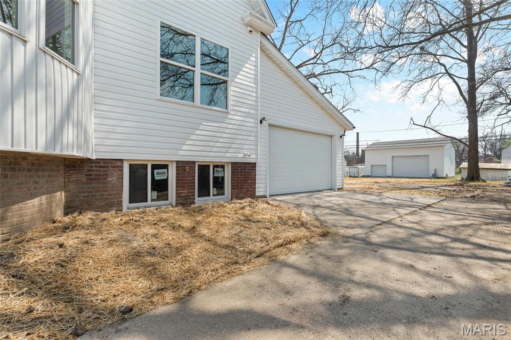 512 Broadway Highland, IL 62249 - Photo 4 of 38