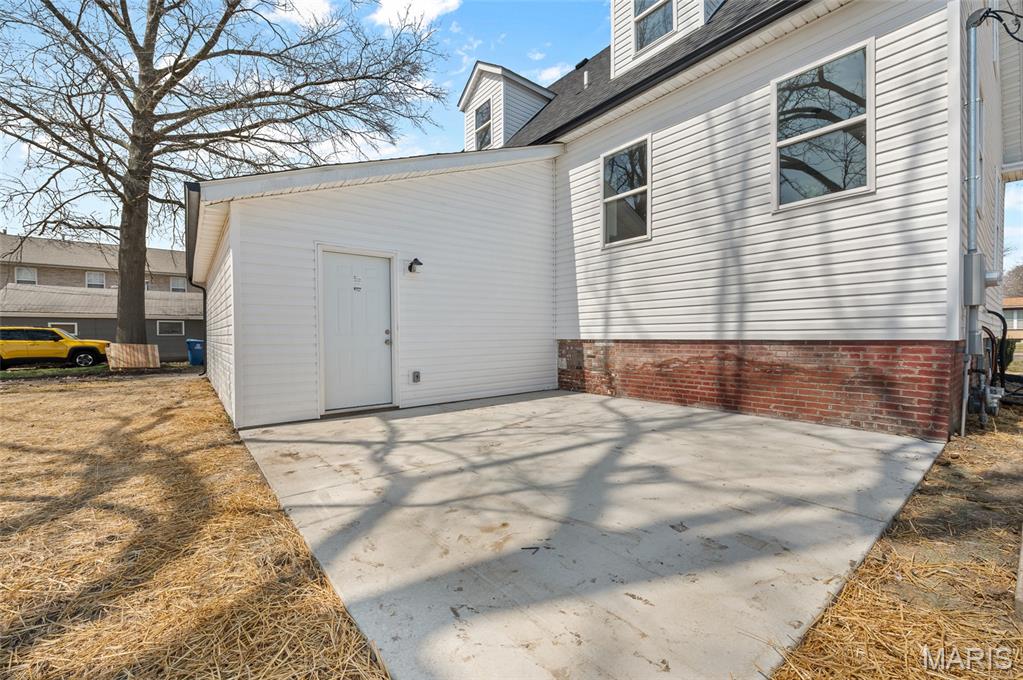 512 Broadway Highland, IL 62249 - Photo 7 of 38