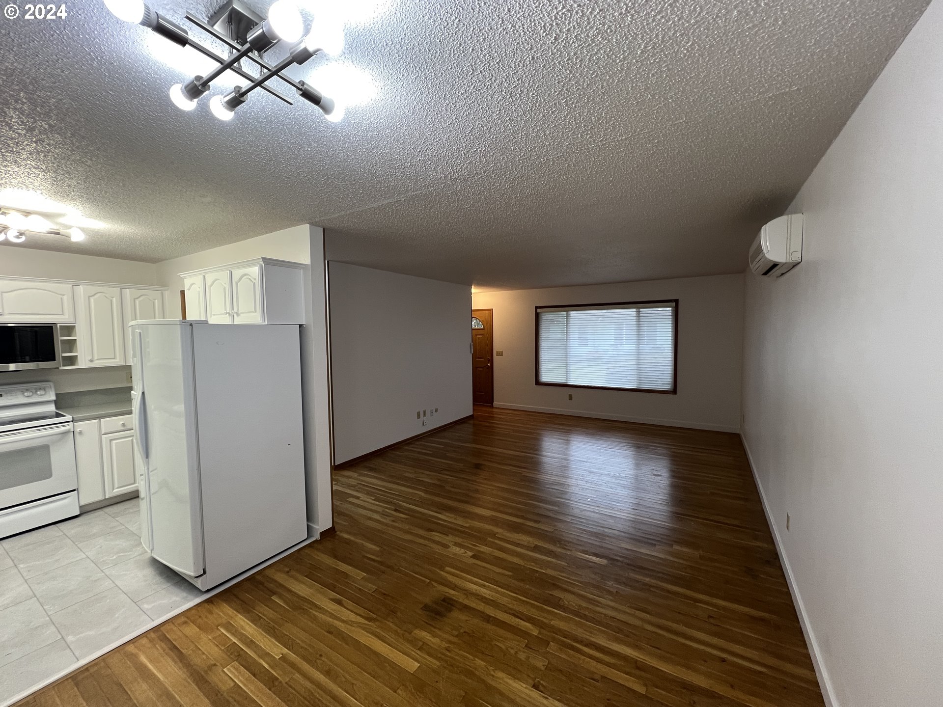 12410 Southeast Main Street Portland, OR 97233 - Photo 12 of 30 Living Room/Dining Room