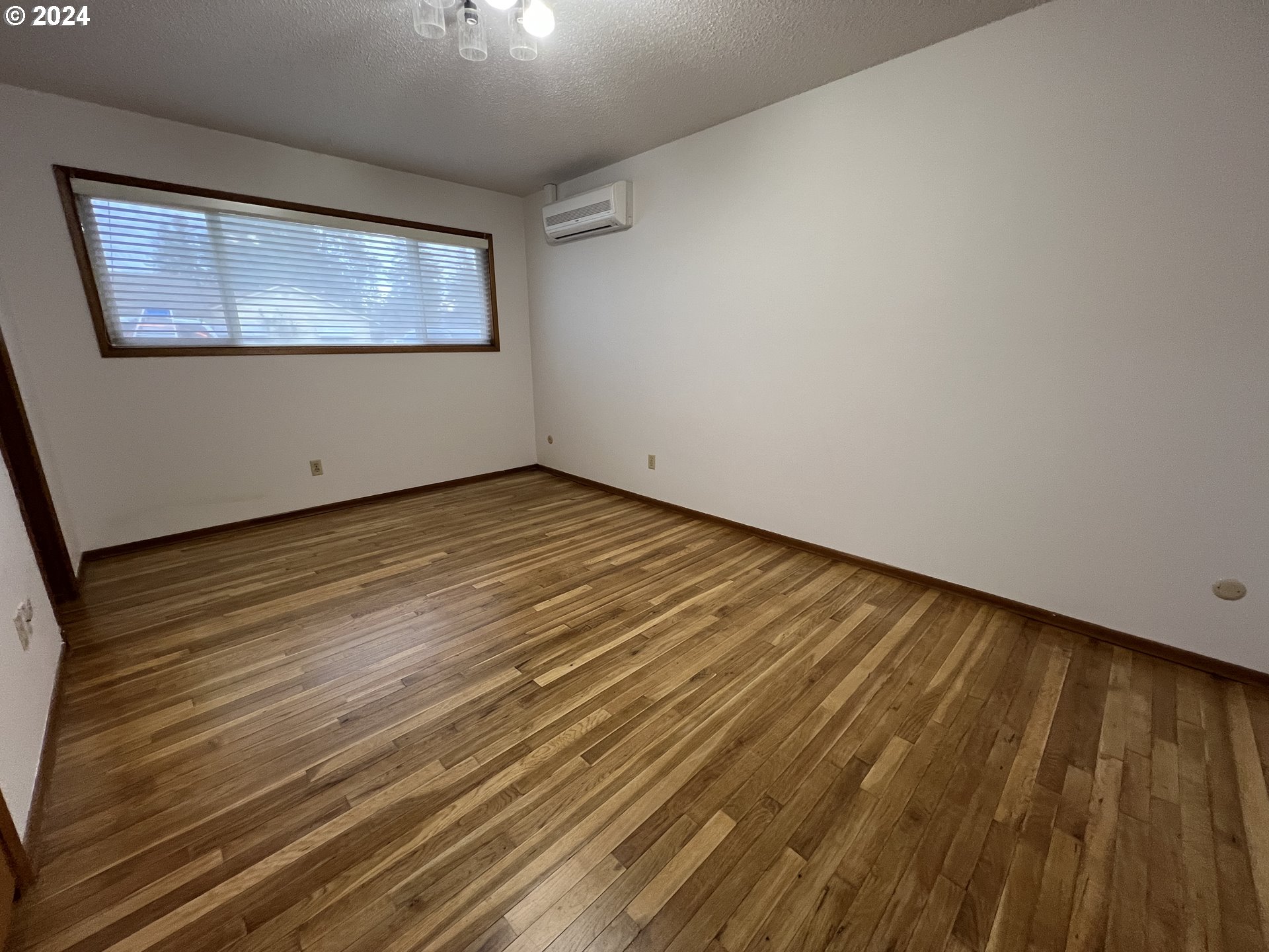 12410 Southeast Main Street Portland, OR 97233 - Photo 14 of 30 Bedroom, Primary