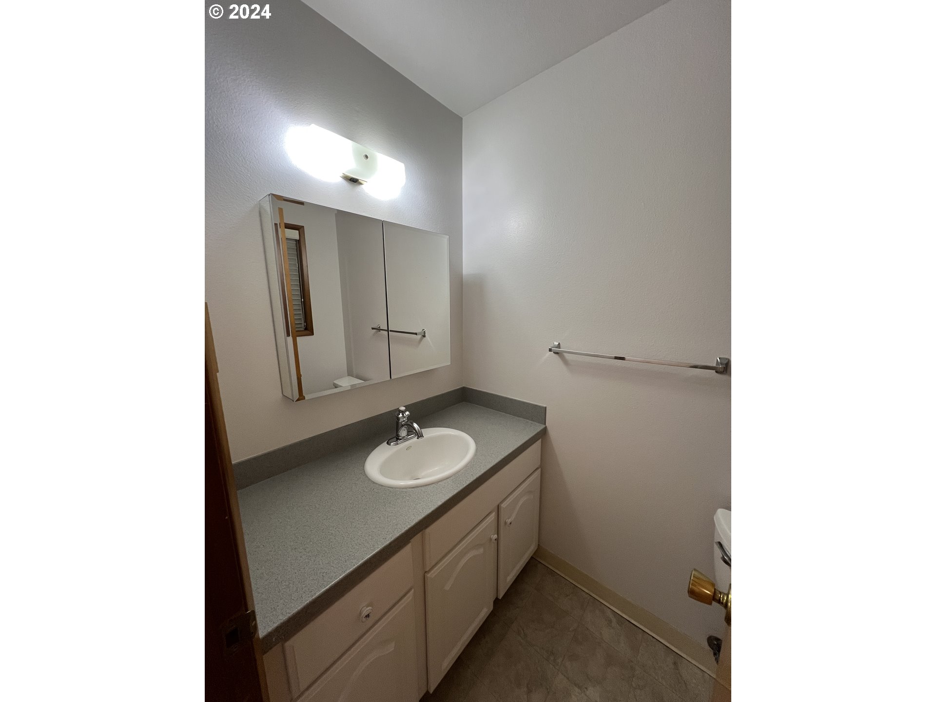 12410 Southeast Main Street Portland, OR 97233 - Photo 16 of 30 Bathroom, Attached