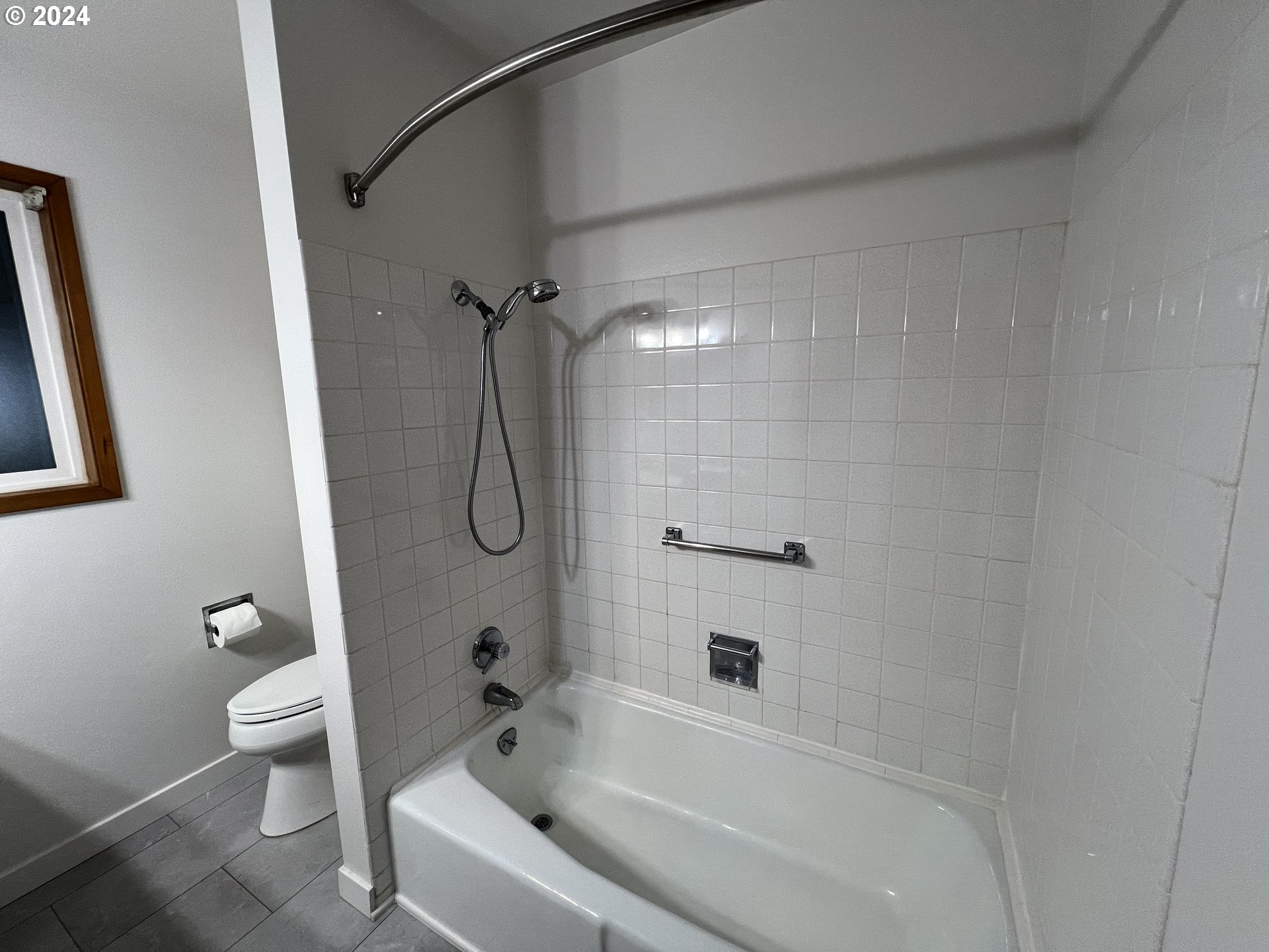 12410 Southeast Main Street Portland, OR 97233 - Photo 20 of 30 Bathroom