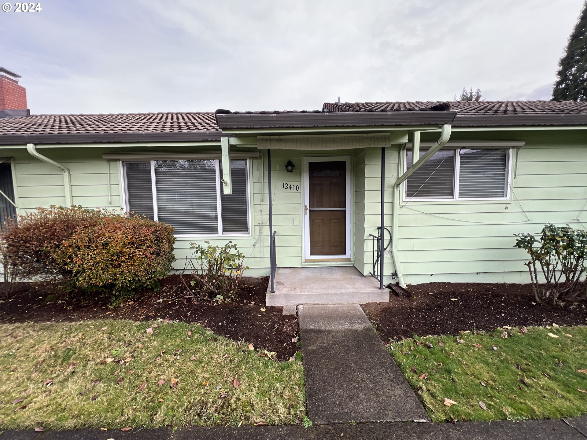 12410 Southeast Main Street Portland, OR 97233 - Photo 4 of 30