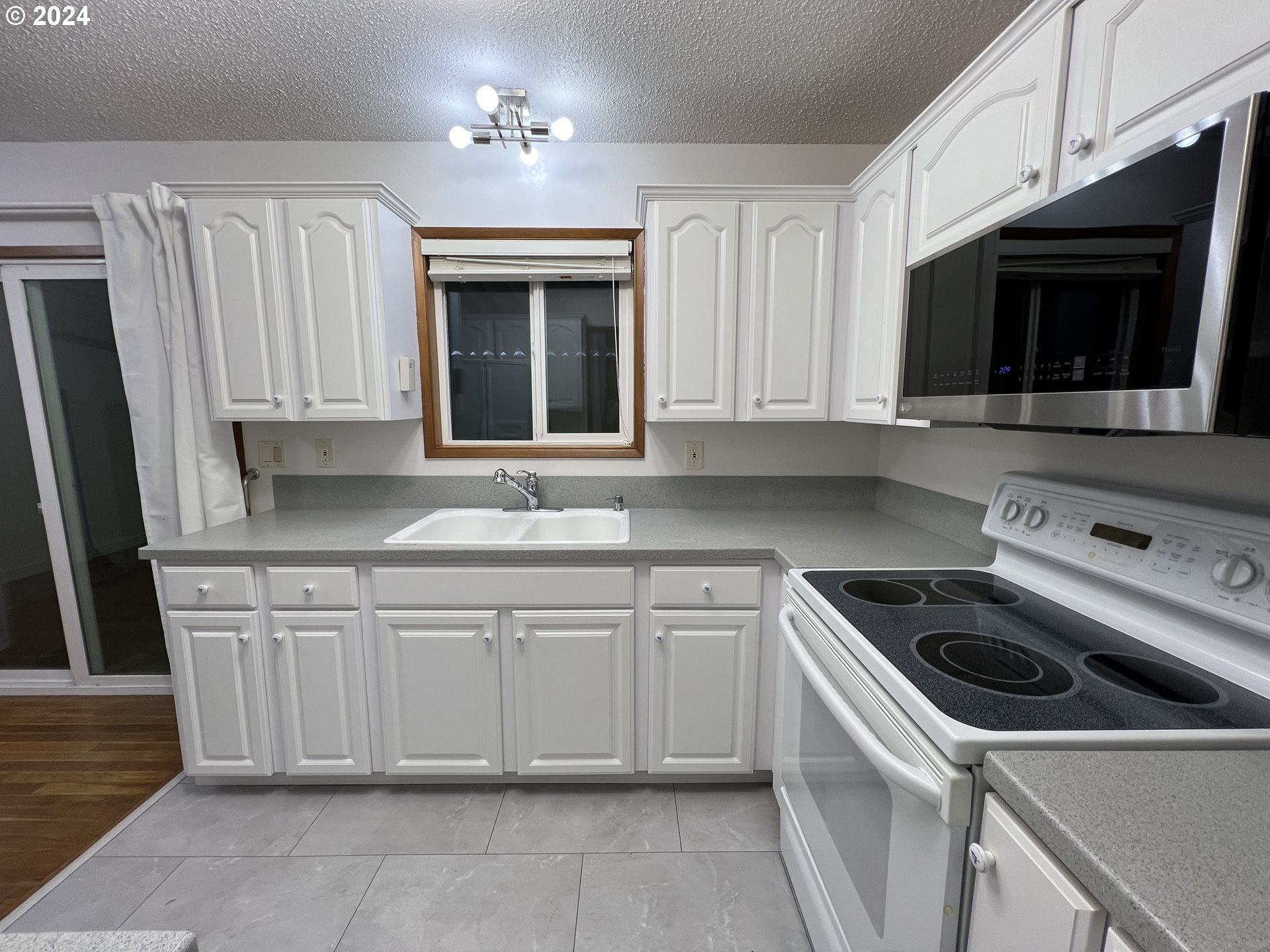 12410 Southeast Main Street Portland, OR 97233 - Photo 6 of 30