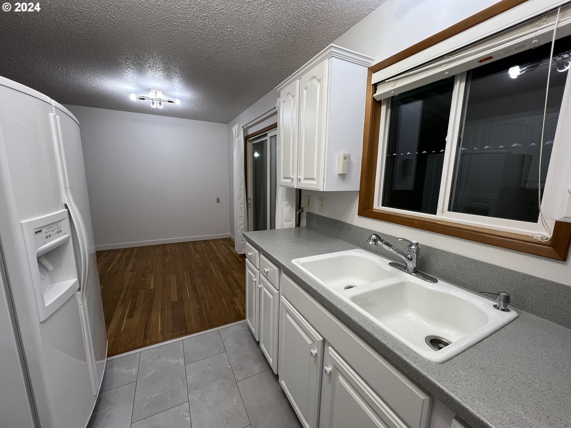 12410 Southeast Main Street Portland, OR 97233 - Photo 7 of 30