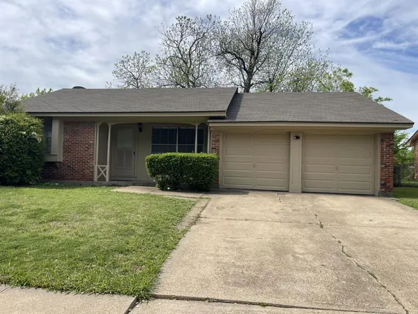 $1,750 | 2310 Gilbert Circle, Arlington, TX 76010