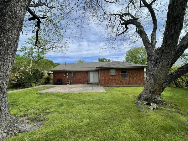 $1,750 | 2310 Gilbert Circle, Arlington, TX 76010