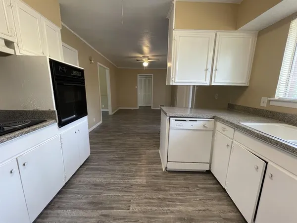 $1,750 | 2310 Gilbert Circle, Arlington, TX 76010